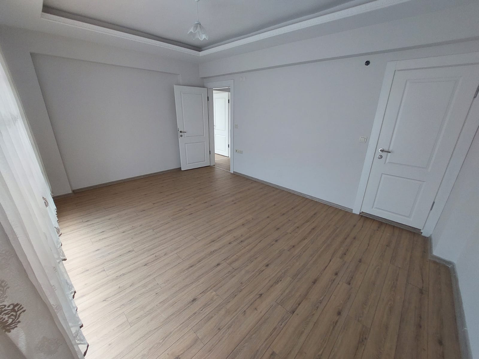 KARŞIYAKA MAH. KİRALIK EBEVEYN BANYOLU 3+1 DAİRE